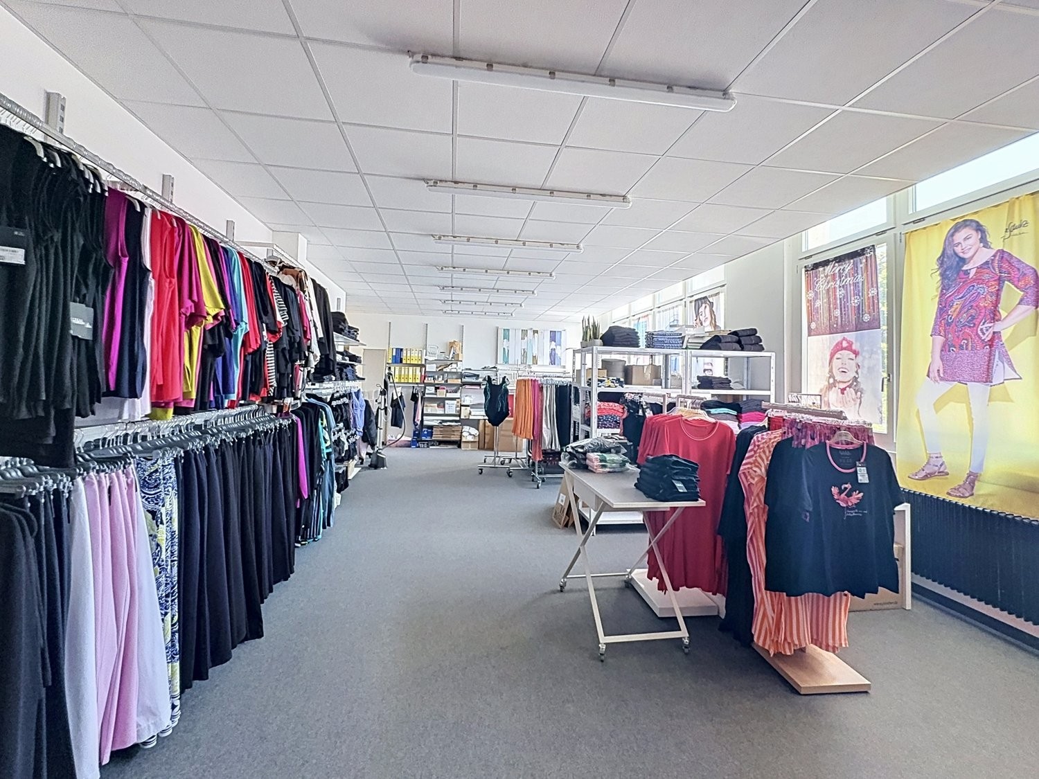 332m² shop