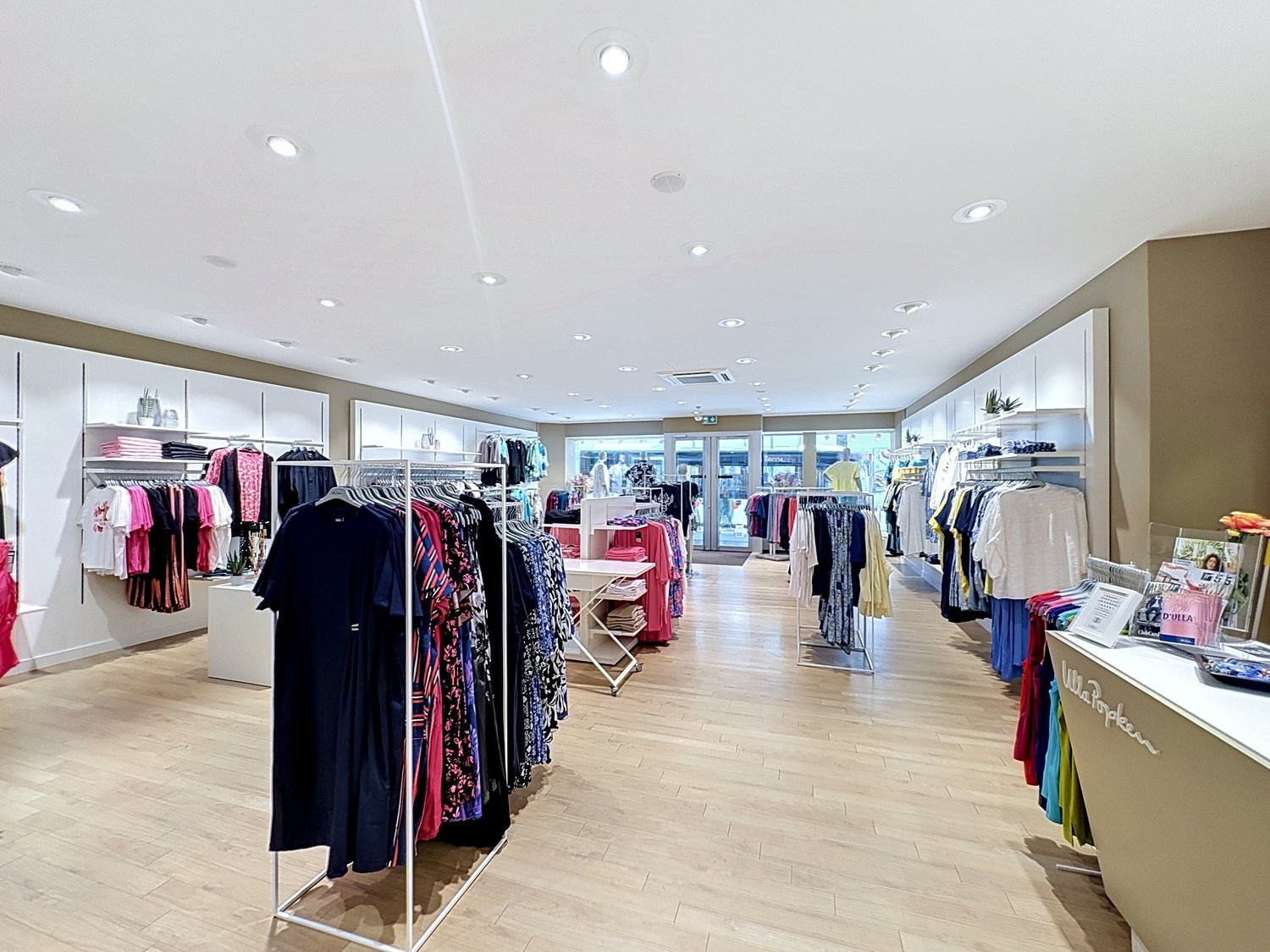 332m² shop