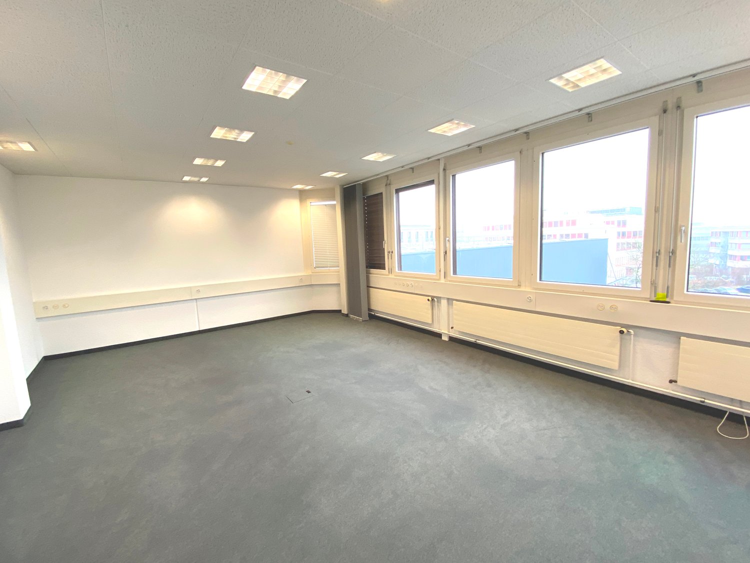 Objet industriel de 390m², photo 3 sur 10