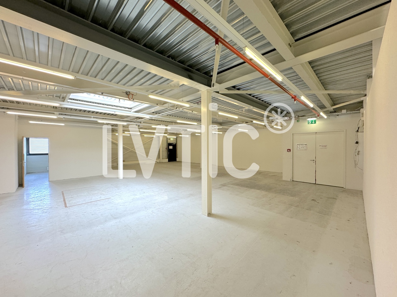 290m² shop, photo 1 sur 9