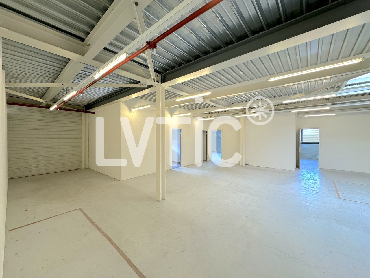 290m² shop, photo 2 sur 9