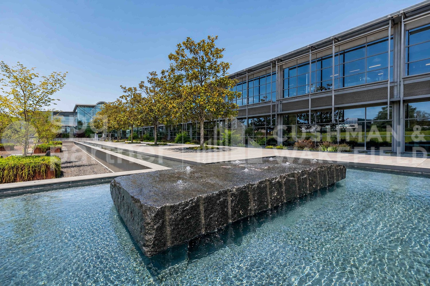 600m² office