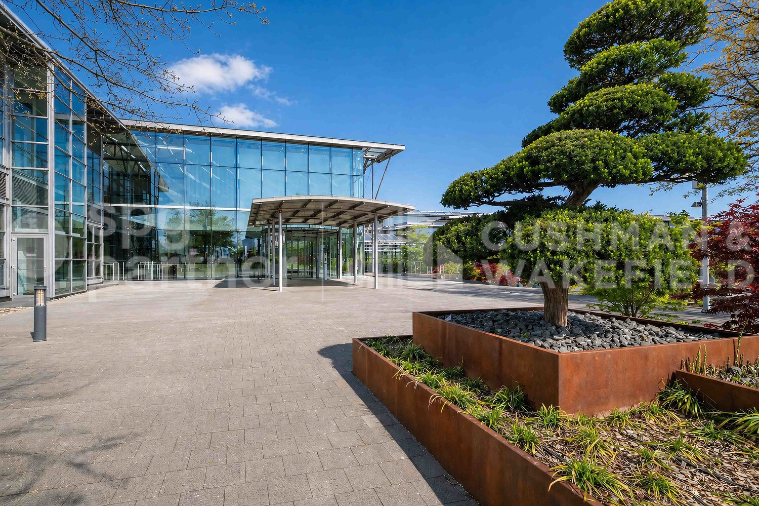 600m² office