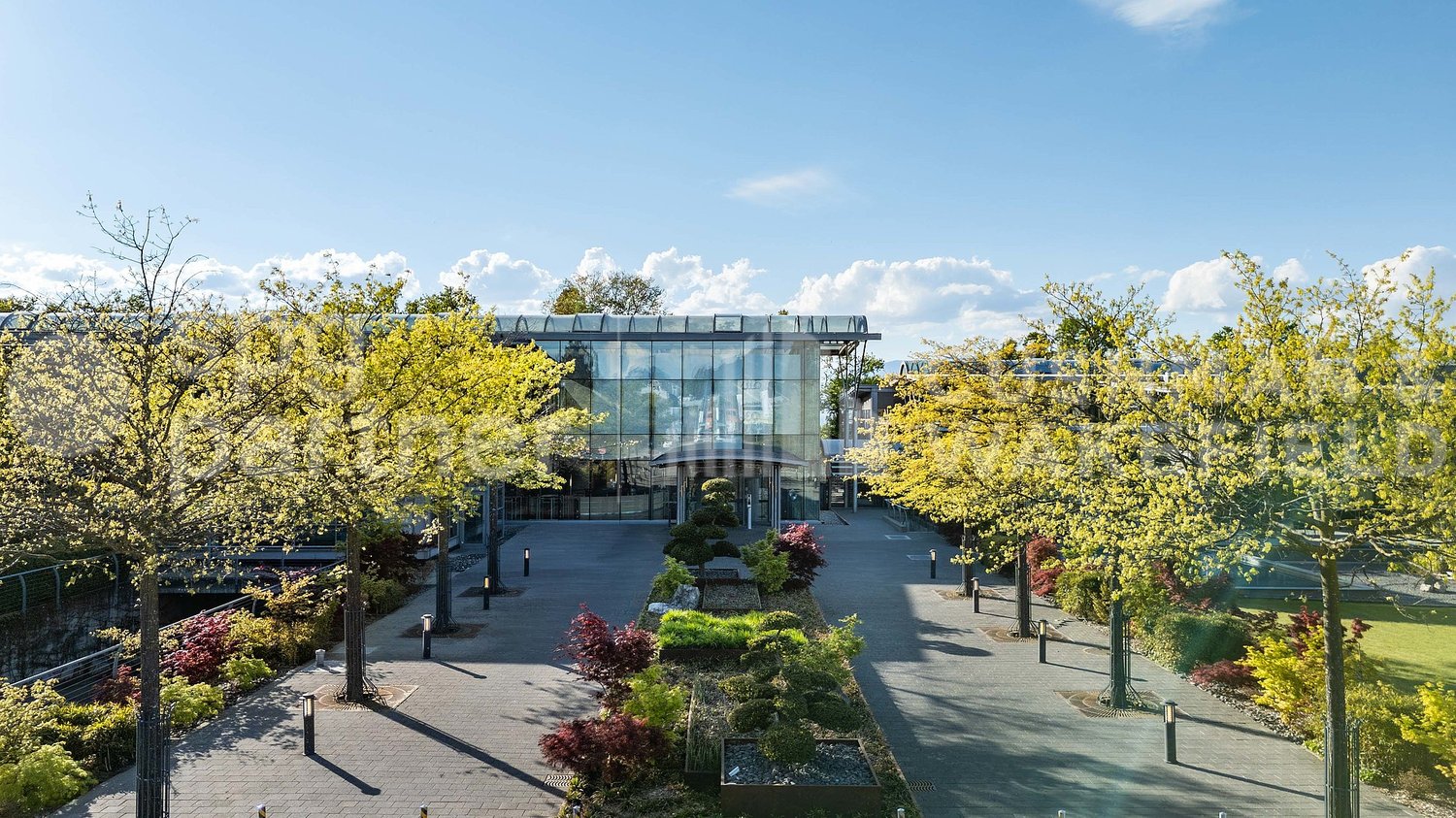 600m² office