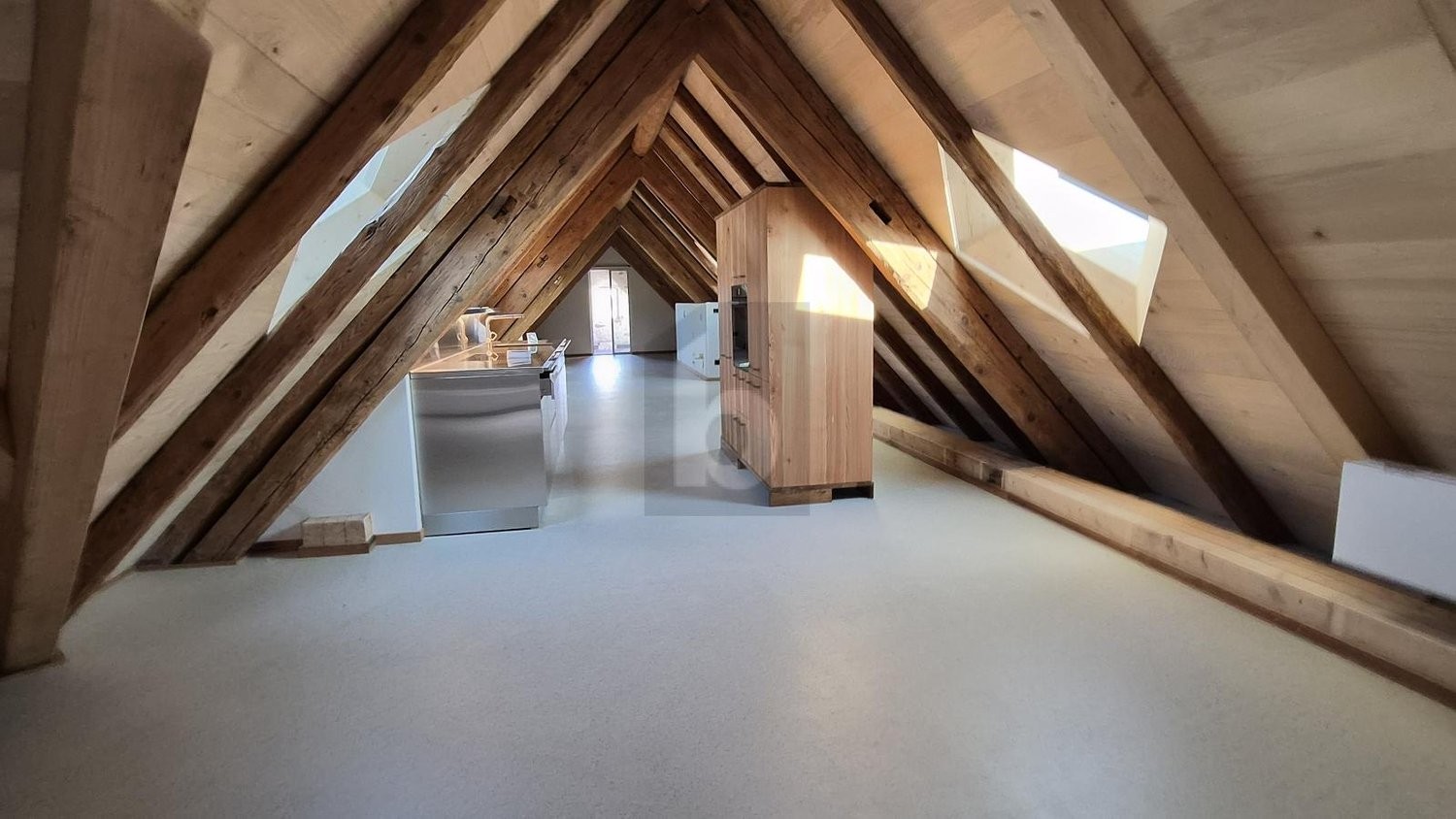 Appartement mansardé de 2 pièces, photo 1 sur 4