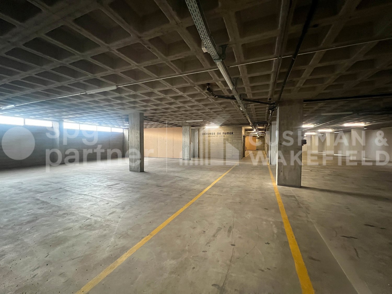 1500m² storage room
