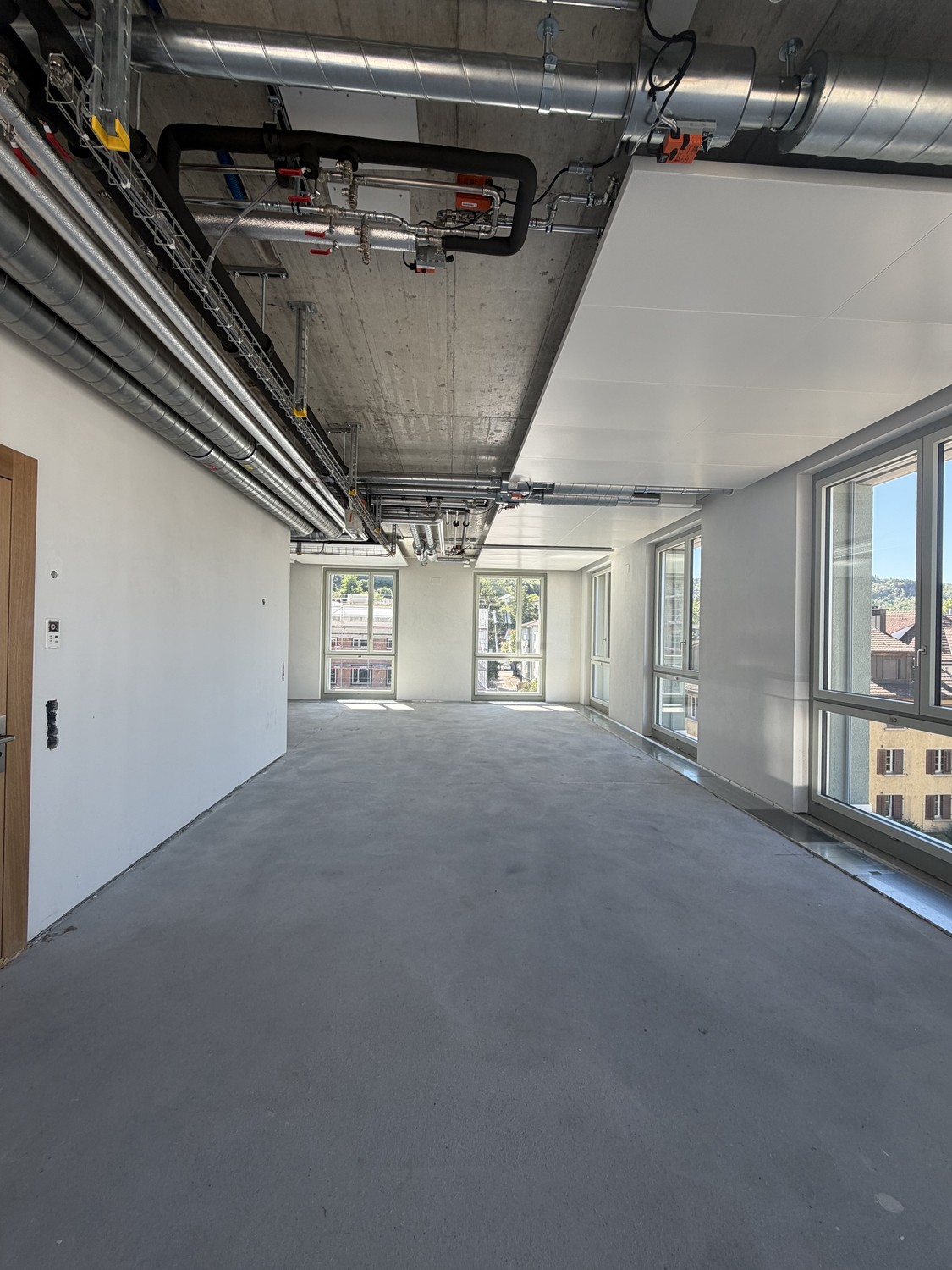 172m² bureau, photo 2 sur 10
