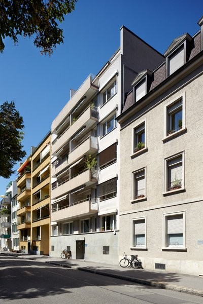 Appartement de 4 pièces

Cet appartement est situé immédiatement au bord du Schützenmattpark et offre une vue relaxante sur la verdure.

L'appartement comprend : entrée et 4 pièces avec parquets, cuisine équipée, douche, toilettes ainsi que 2 balcons. De plus, il y a un ascenseur, une buanderie (ave, photo 2 sur 8