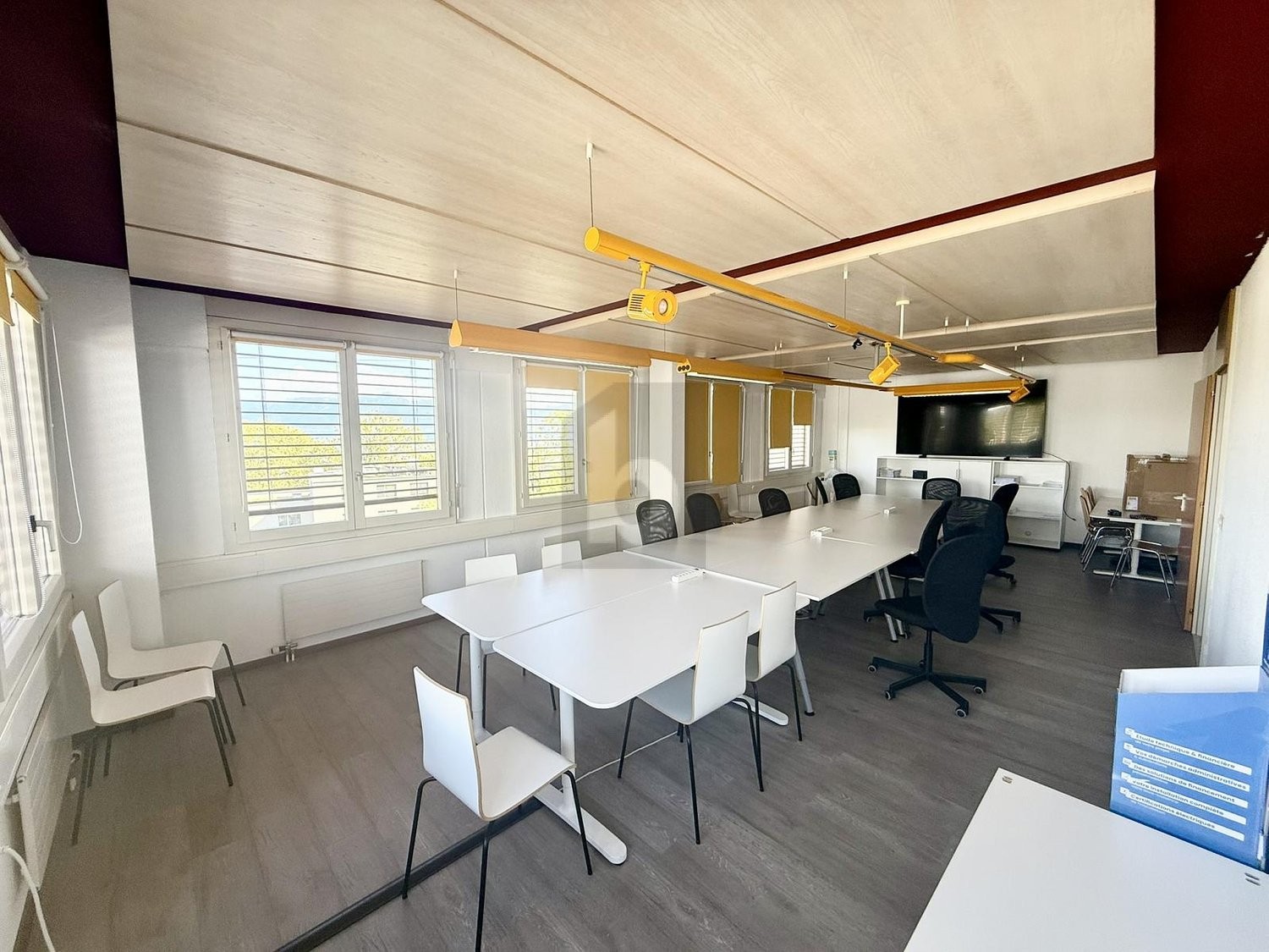 175m² office