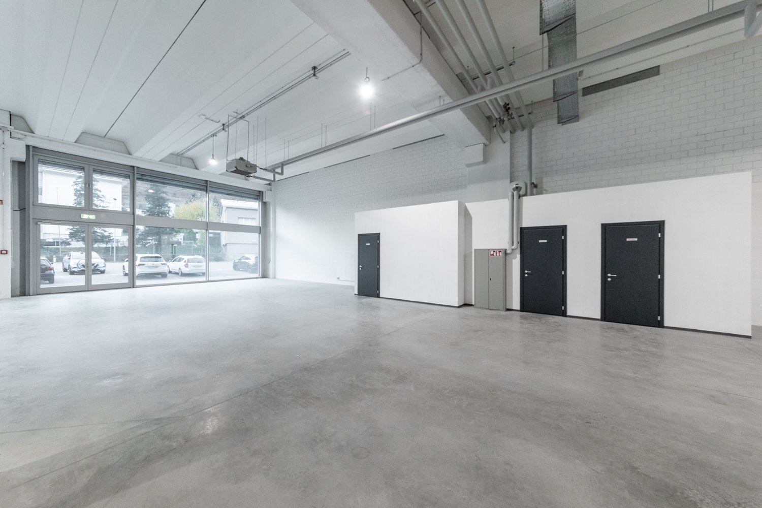 338m² department store, photo 1 sur 8