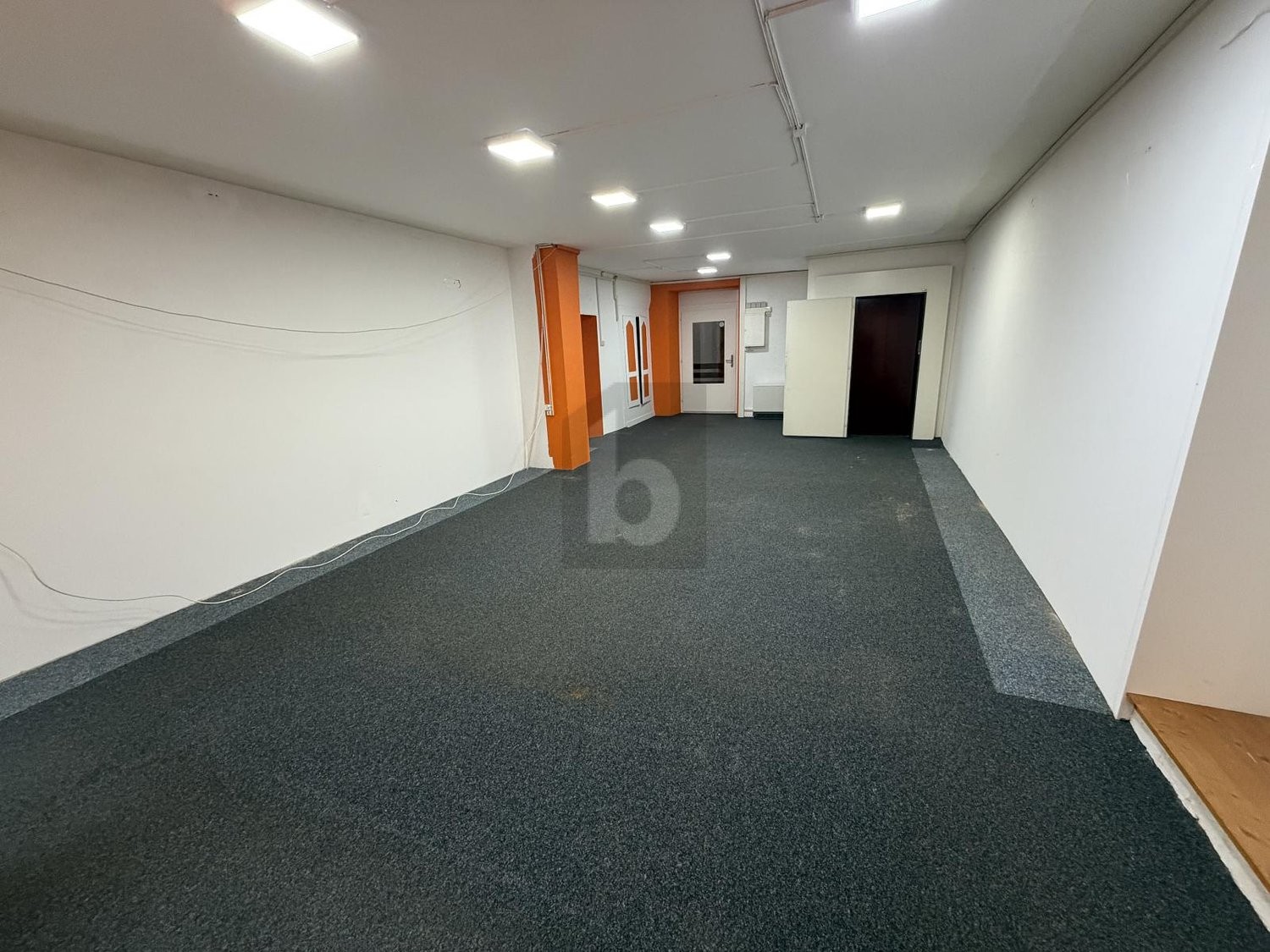 130m² office