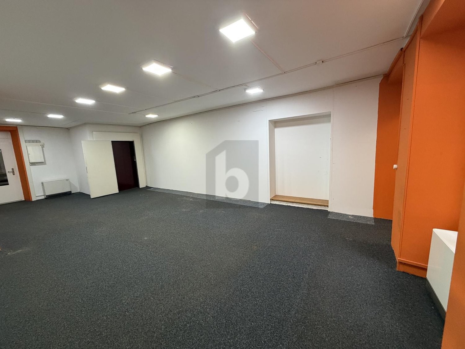130m² office