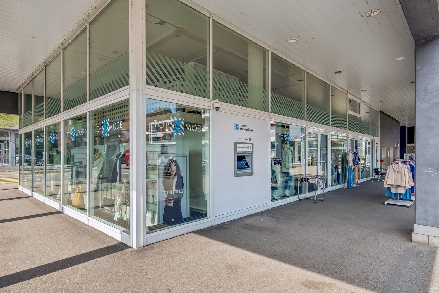 Commerce de 279m², photo 1 sur 9