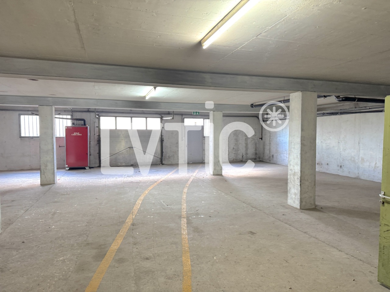 725m² industrial object, photo 5 sur 10
