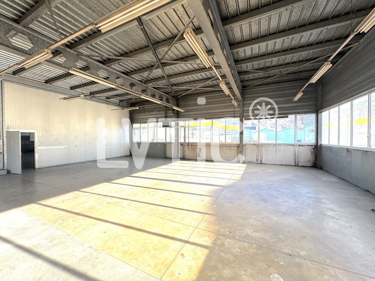 725m² industrial object, photo 4 sur 10