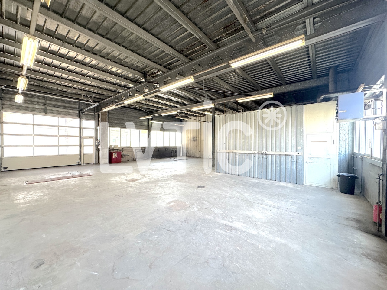 725m² industrial object, photo 2 sur 10