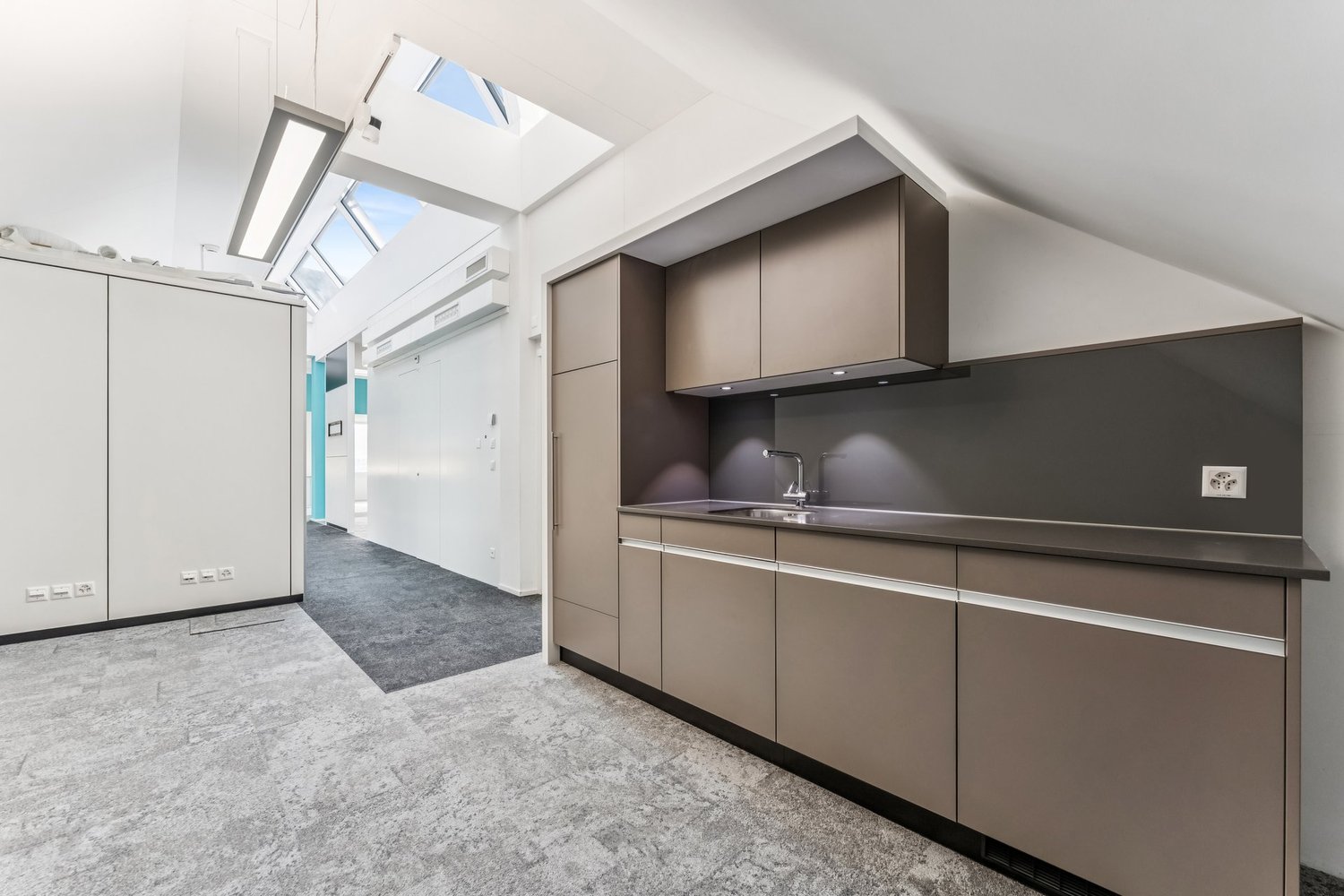 319m² de cabinet