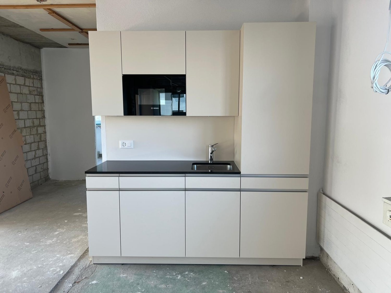 190m² office