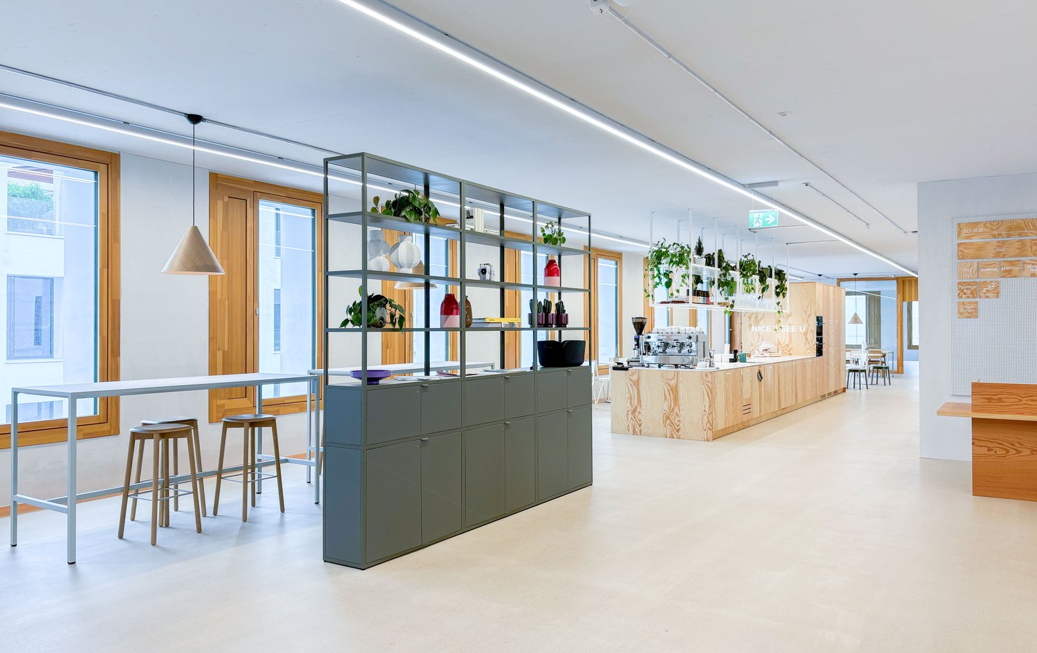 300m² office