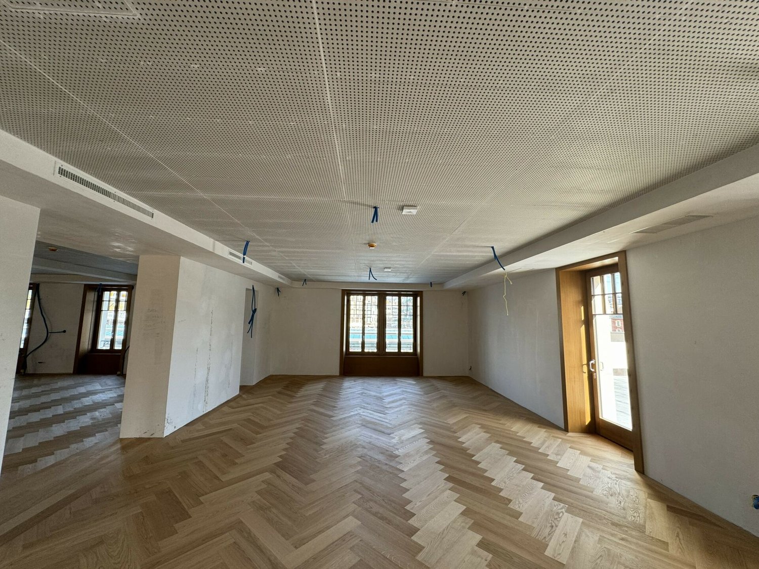 170m² office