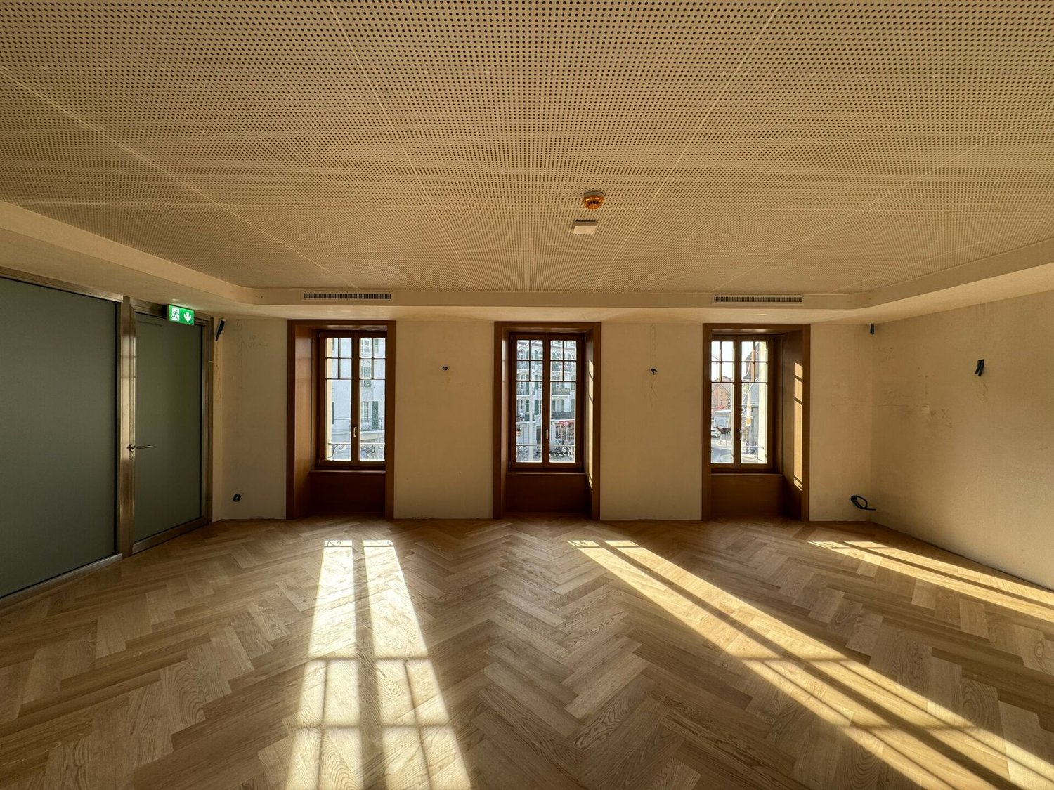 170m² office