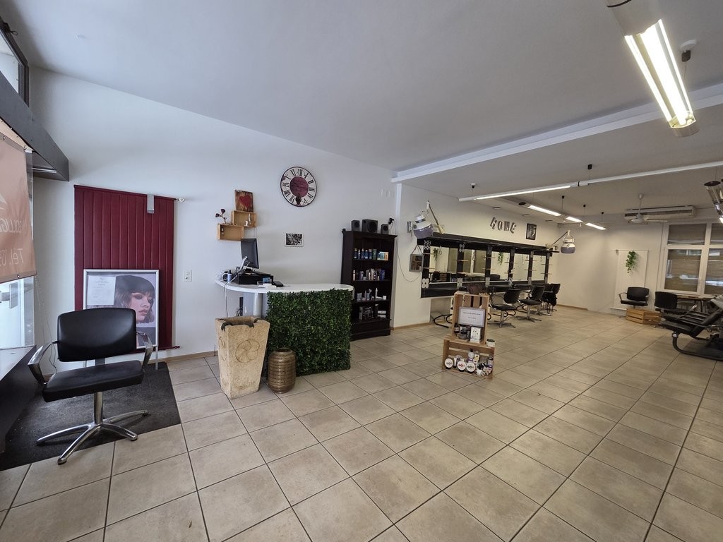 75m² commercial