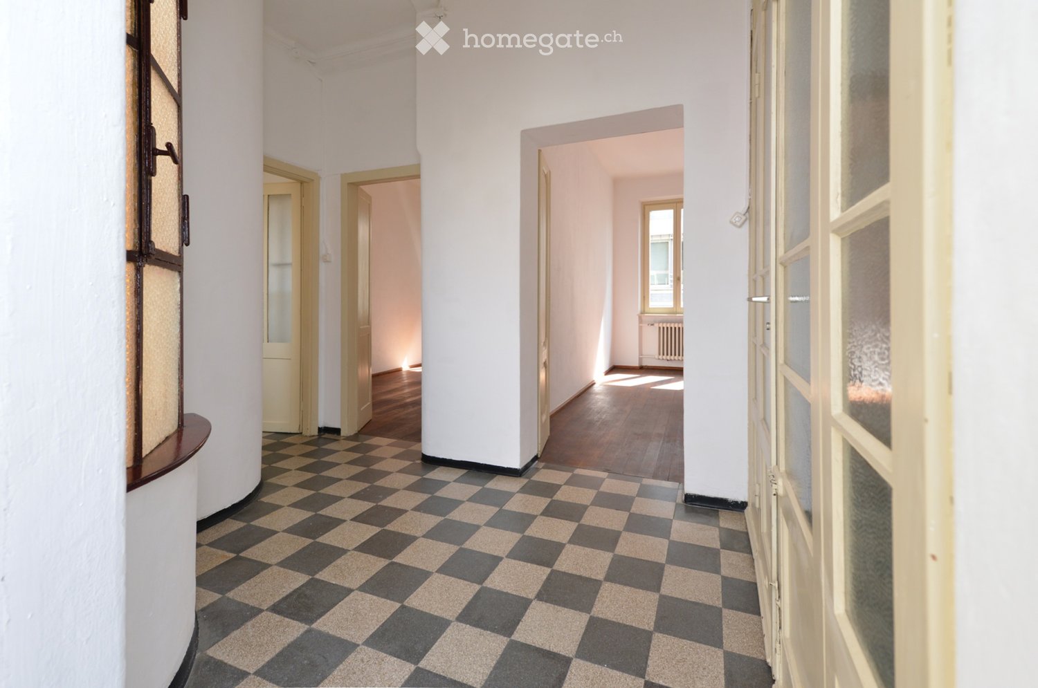3 pièces + sanitaires, 2ème étage, 100m gare, toutes charges comprises, pas de décompte, photo 3 sur 5
