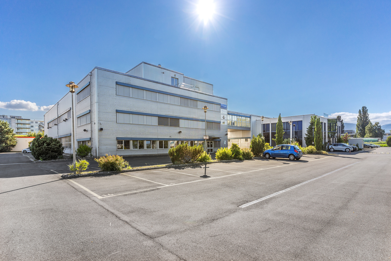 166m² office