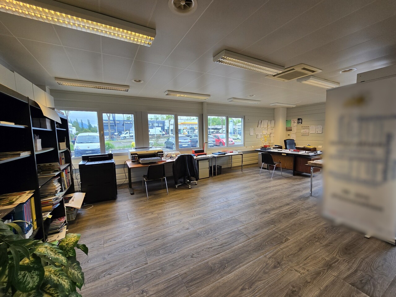 166m² office
