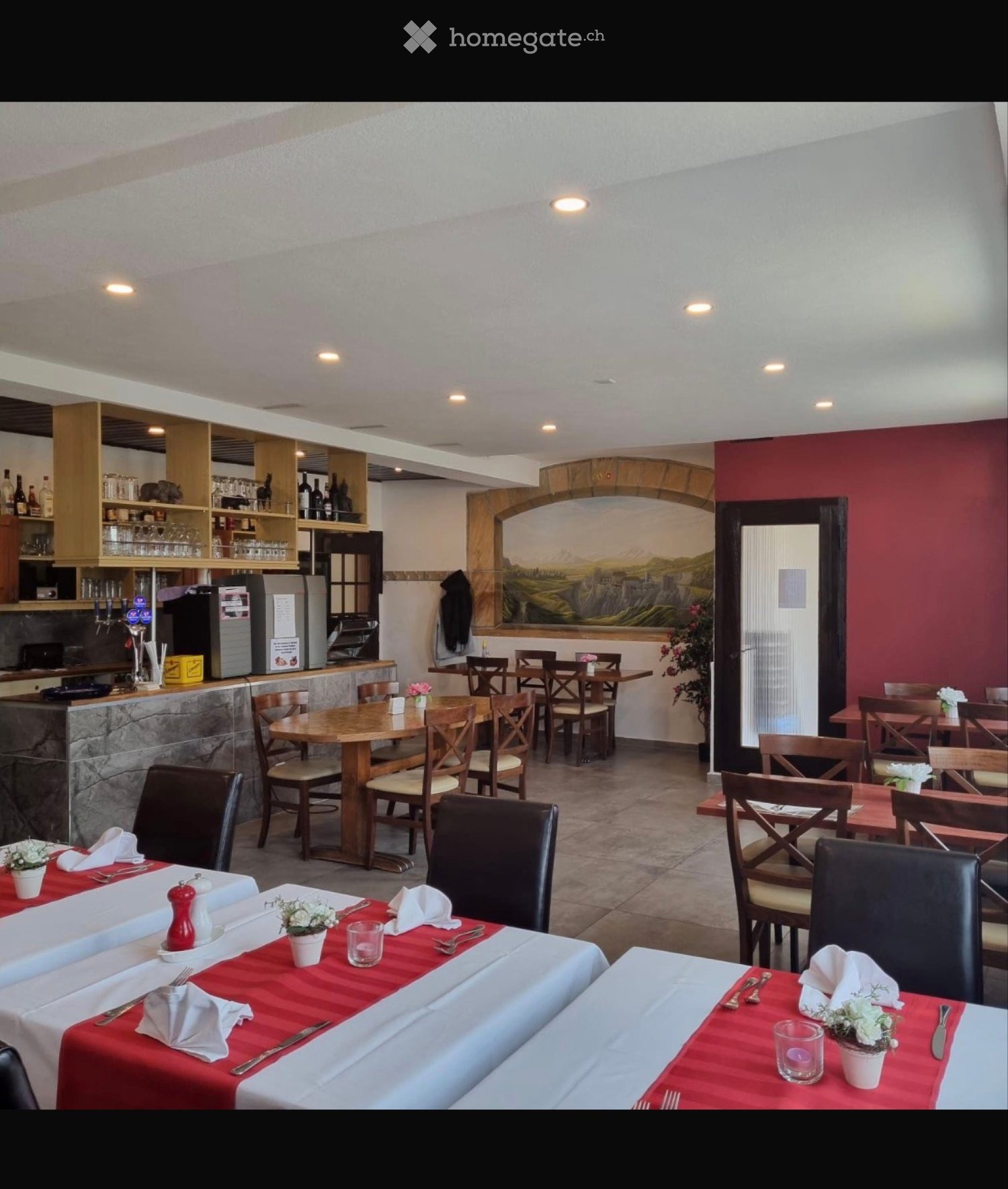 Maison complète avec restaurant et bar à louer, prix de location attractif

Une maison complète avec restaurant, bar et plusieurs appartements est à louer à un prix de location très attractif de CHF 6000.- par mois.

L'offre comprend :

- 1 appartement de 3,5 pièces 1400.-
1 restaurant et petite bar