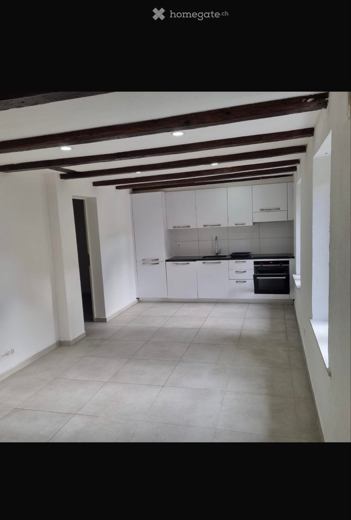 Maison complète avec restaurant et bar à louer, prix de location attractif

Une maison complète avec restaurant, bar et plusieurs appartements est à louer à un prix de location très attractif de CHF 6000.- par mois.

L'offre comprend :

- 1 appartement de 3,5 pièces 1400.-
1 restaurant et petite bar