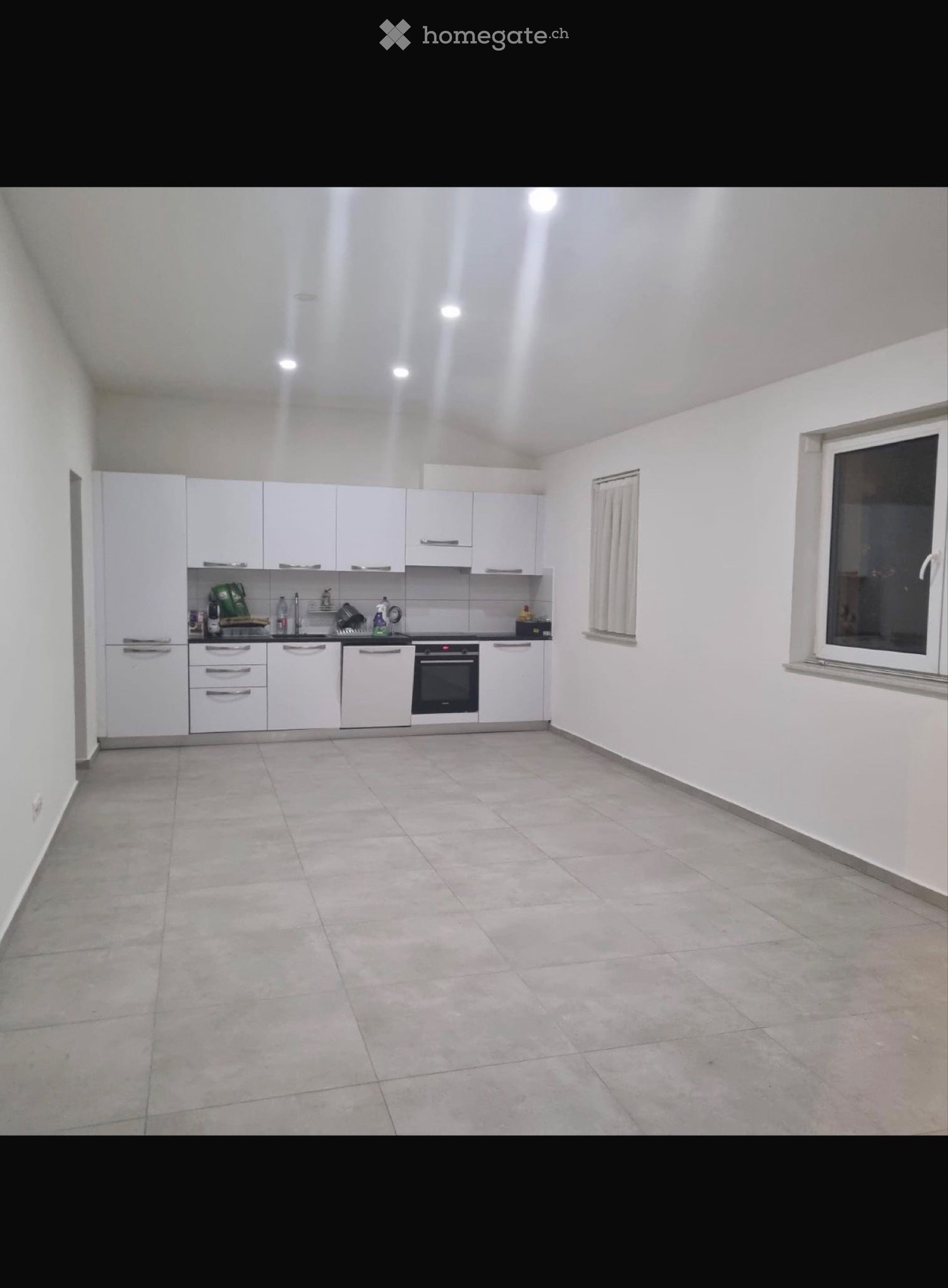 Maison complète avec restaurant et bar à louer, prix de location attractif

Une maison complète avec restaurant, bar et plusieurs appartements est à louer à un prix de location très attractif de CHF 6000.- par mois.

L'offre comprend :

- 1 appartement de 3,5 pièces 1400.-
1 restaurant et petite bar