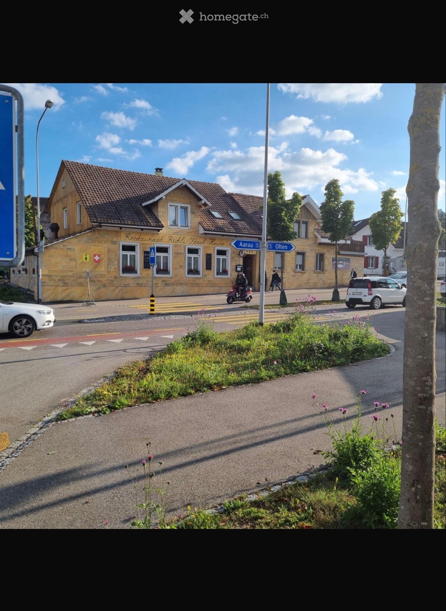 Maison complète avec restaurant et bar à louer, prix de location attractif

Une maison complète avec restaurant, bar et plusieurs appartements est à louer à un prix de location très attractif de CHF 6000.- par mois.

L'offre comprend :

- 1 appartement de 3,5 pièces 1400.-
1 restaurant et petite bar