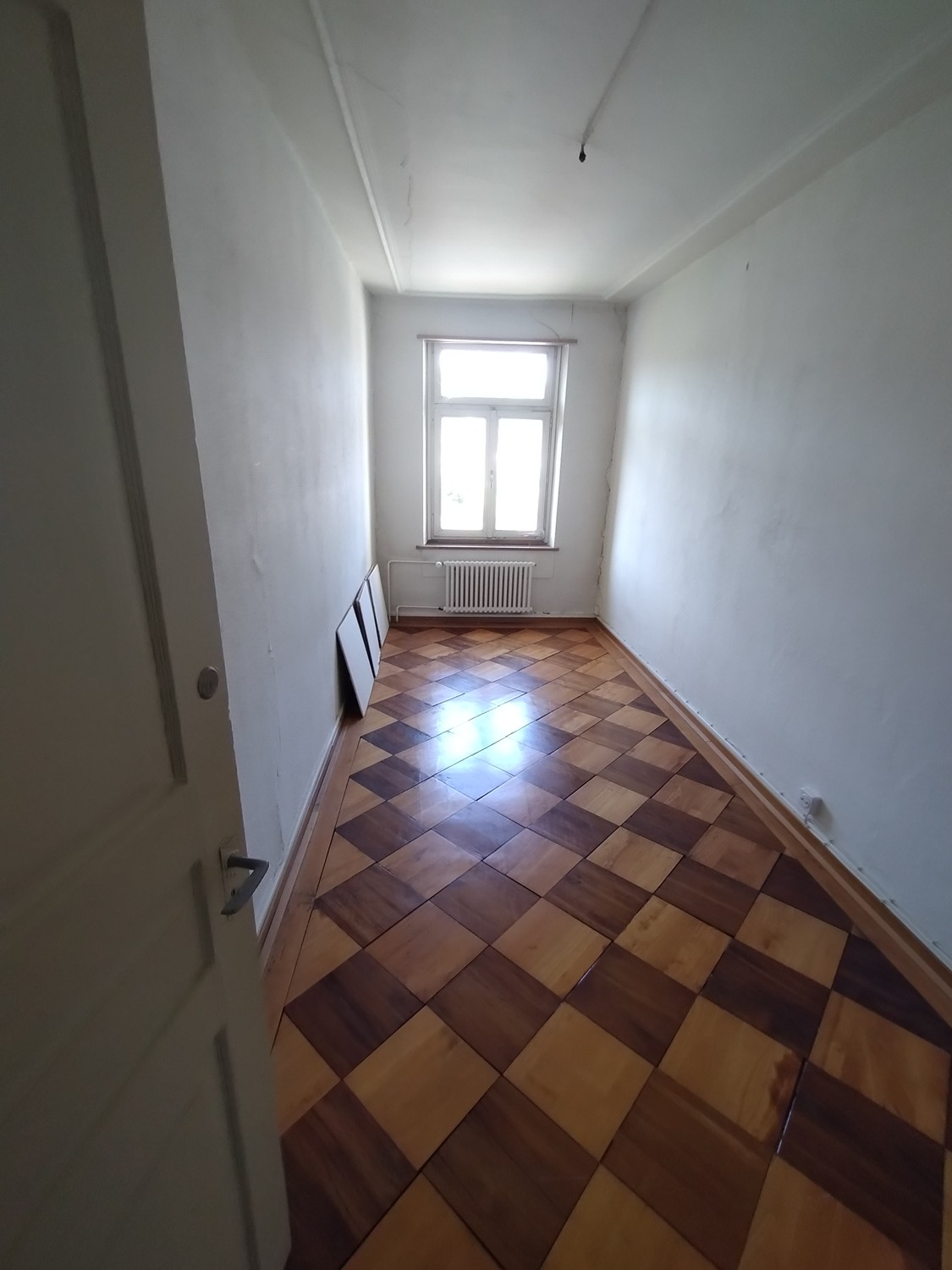 Chambre dans une colocation

Je loue une chambre dans un appartement de 3.5 pièces à l'emplacement génial au Schachen 12. Il s'agit d'une colocation de 2 personnes. Salle de bain avec baignoire.
