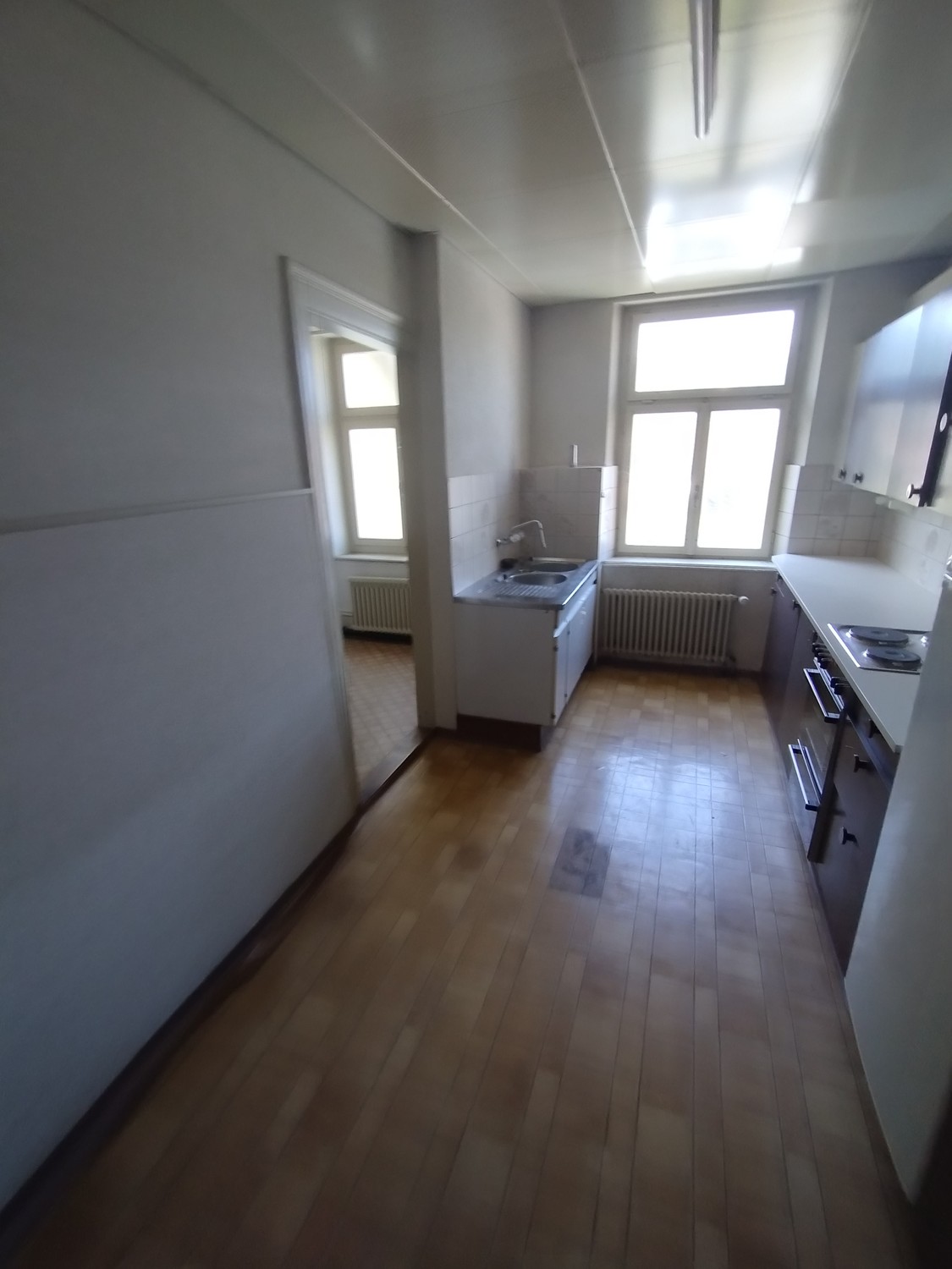 Chambre dans une colocation

Je loue une chambre dans un appartement de 3.5 pièces à l'emplacement génial au Schachen 12. Il s'agit d'une colocation de 2 personnes. Salle de bain avec baignoire.