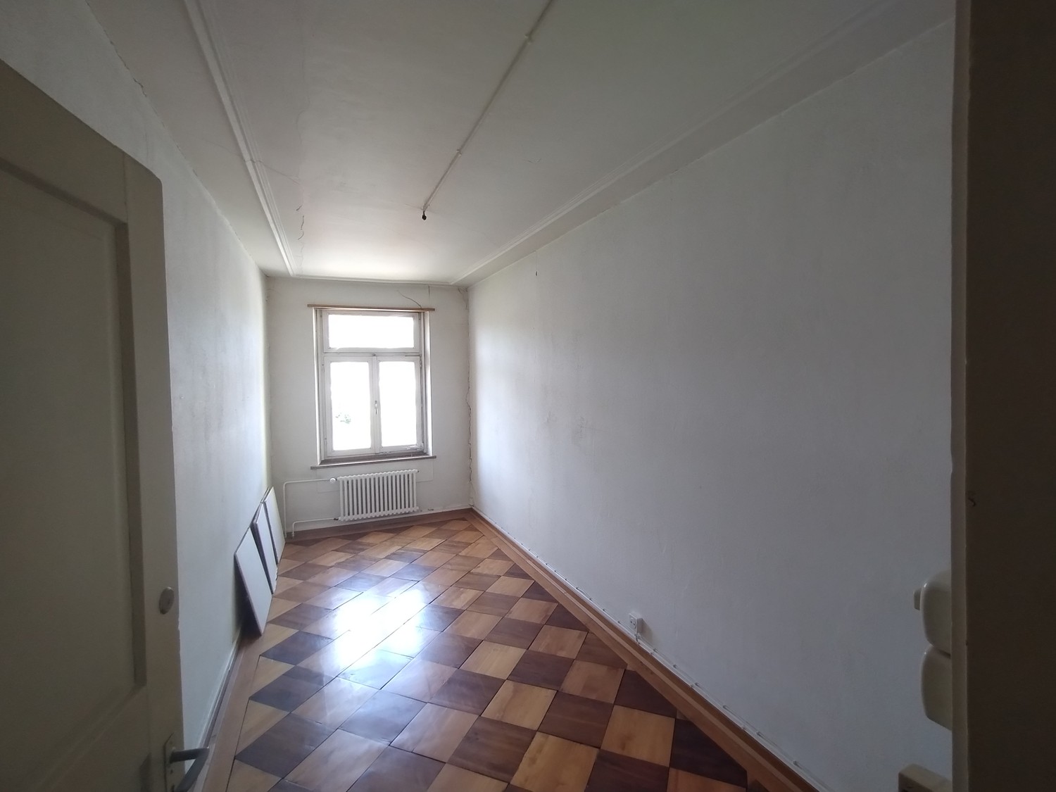 Chambre dans une colocation

Je loue une chambre dans un appartement de 3.5 pièces à l'emplacement génial au Schachen 12. Il s'agit d'une colocation de 2 personnes. Salle de bain avec baignoire.