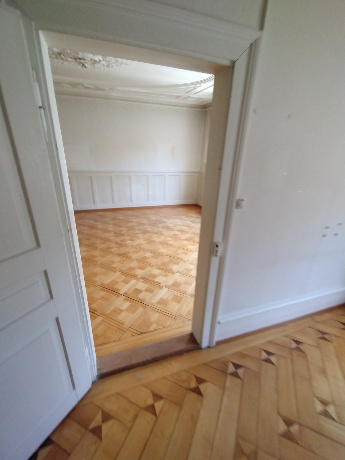 Chambre dans une colocation

Je loue une chambre dans un appartement de 3.5 pièces à l'emplacement génial au Schachen 12. Il s'agit d'une colocation de 2 personnes. Salle de bain avec baignoire.