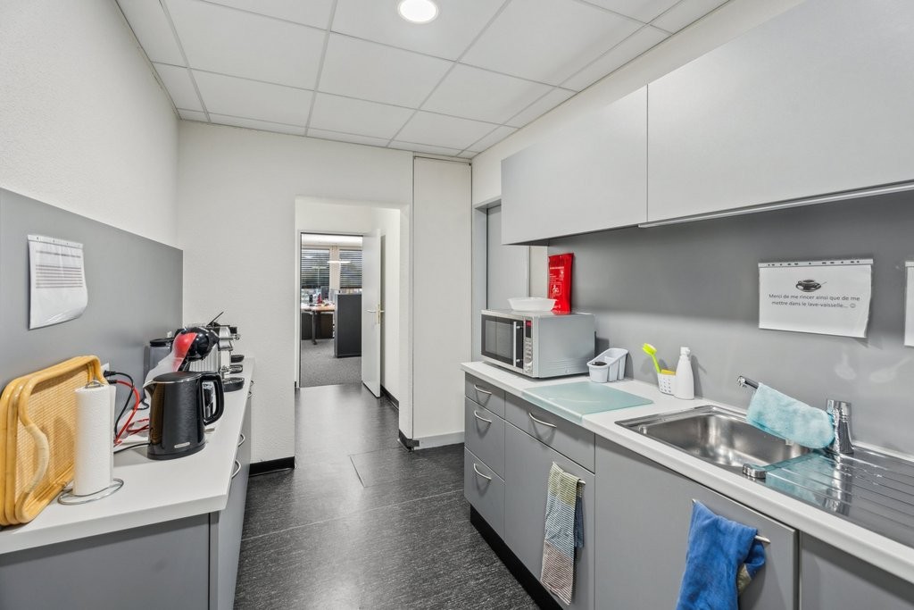 311m² office