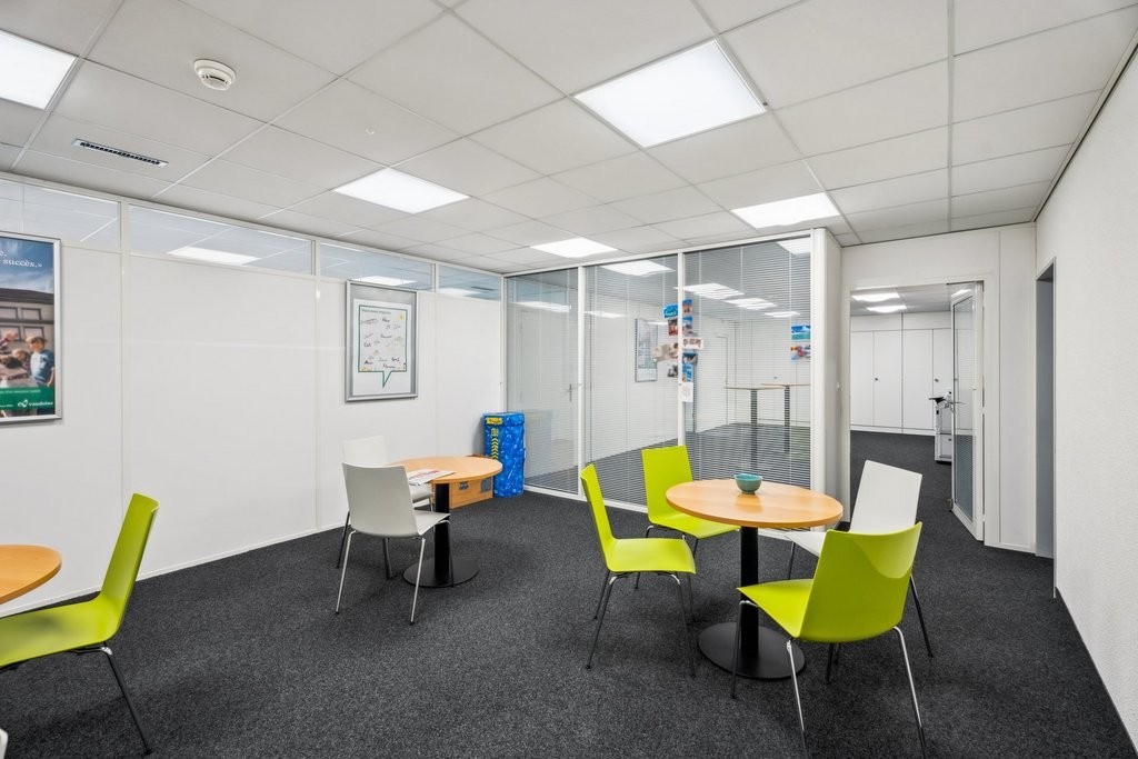 311m² office