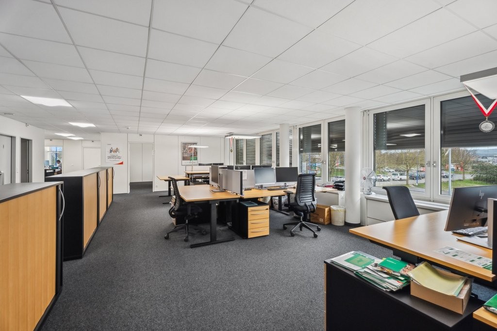 311m² office