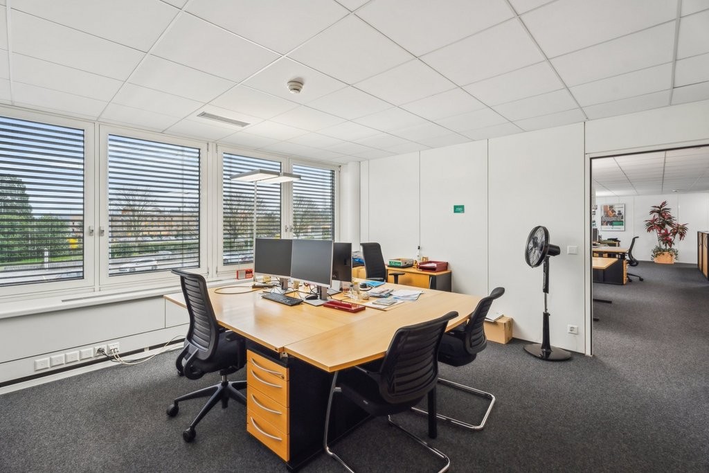 311m² office
