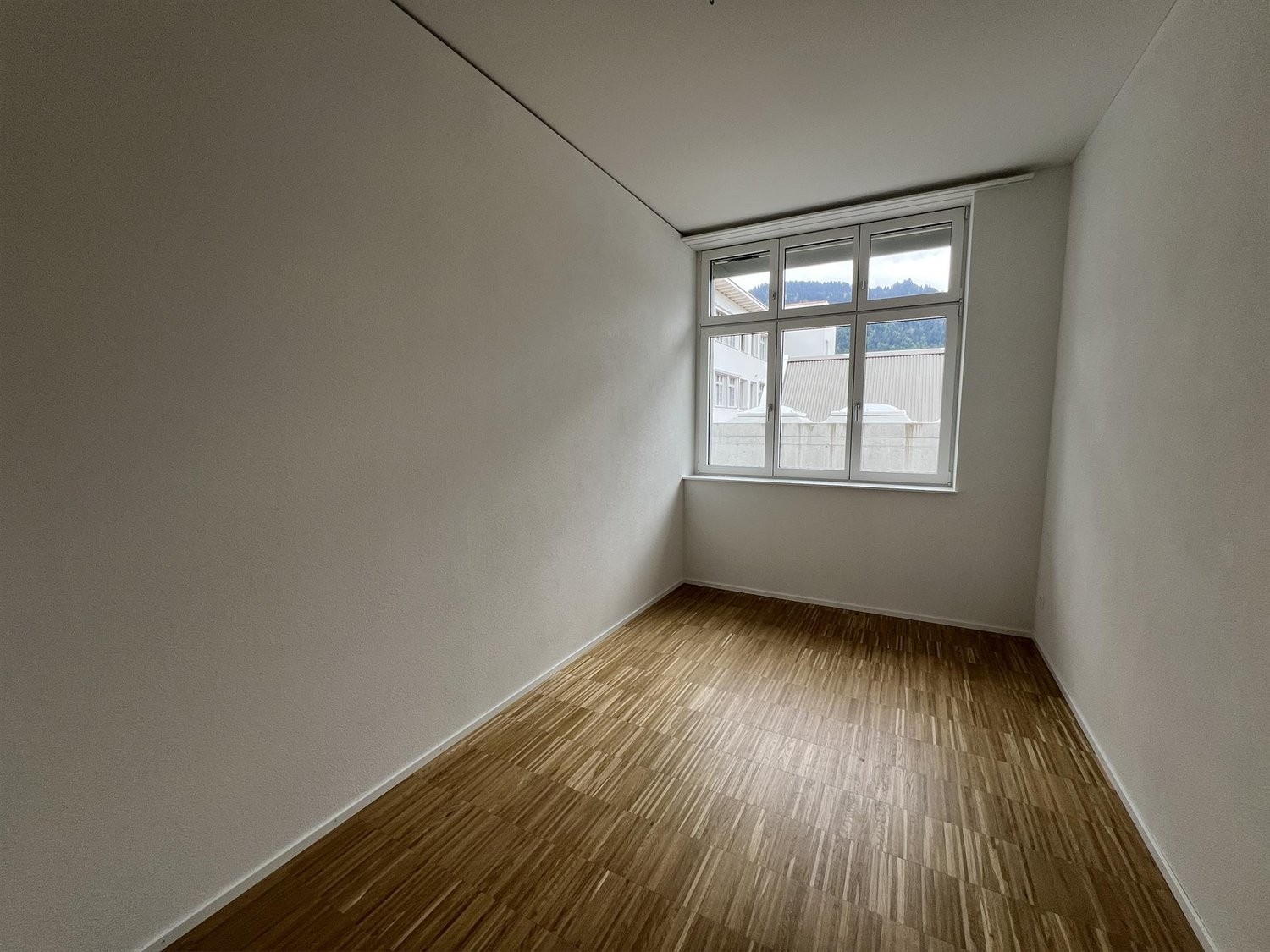 Appartement de 4 ½ pièces

Spacieux appartement de 4.5 pièces dans un immeuble neuf - première occupation dans un emplacement central à Neu St. Johann

Au Toggenburgerstrasse 13 à Neu St. Johann, nous louons avec effet immédiat un appartement attractif de 4.5 pièces au 1er étage d'un immeuble collec