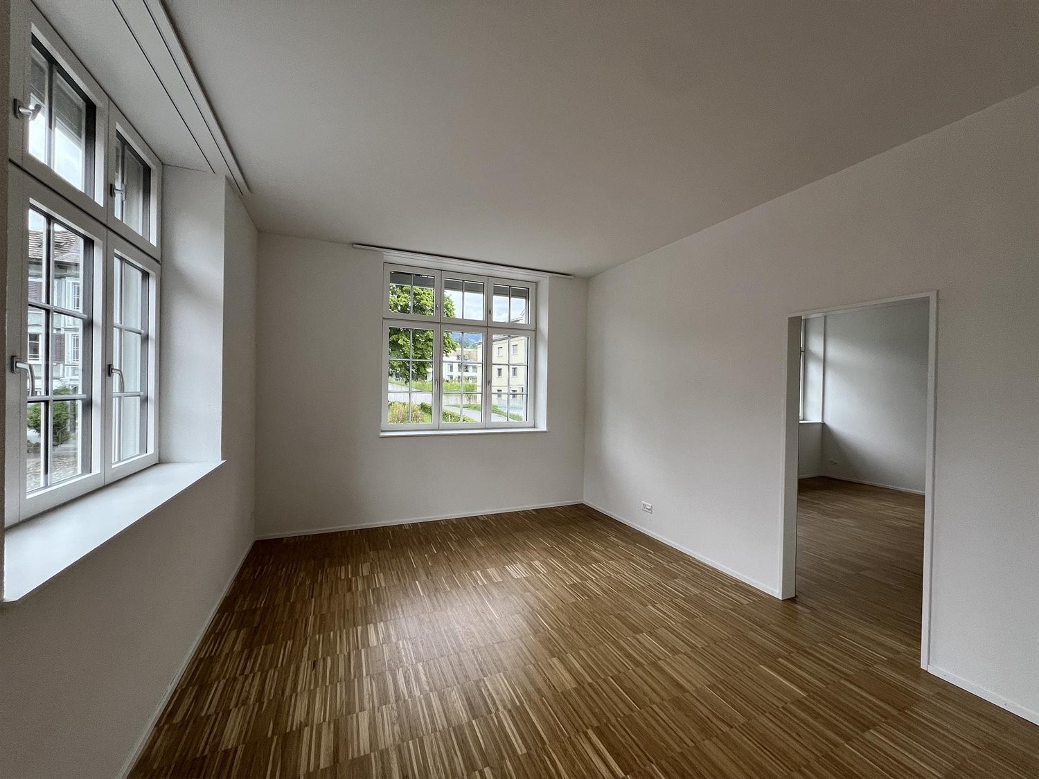 Appartement de 4 ½ pièces

Spacieux appartement de 4.5 pièces dans un immeuble neuf - première occupation dans un emplacement central à Neu St. Johann

Au Toggenburgerstrasse 13 à Neu St. Johann, nous louons avec effet immédiat un appartement attractif de 4.5 pièces au 1er étage d'un immeuble collec