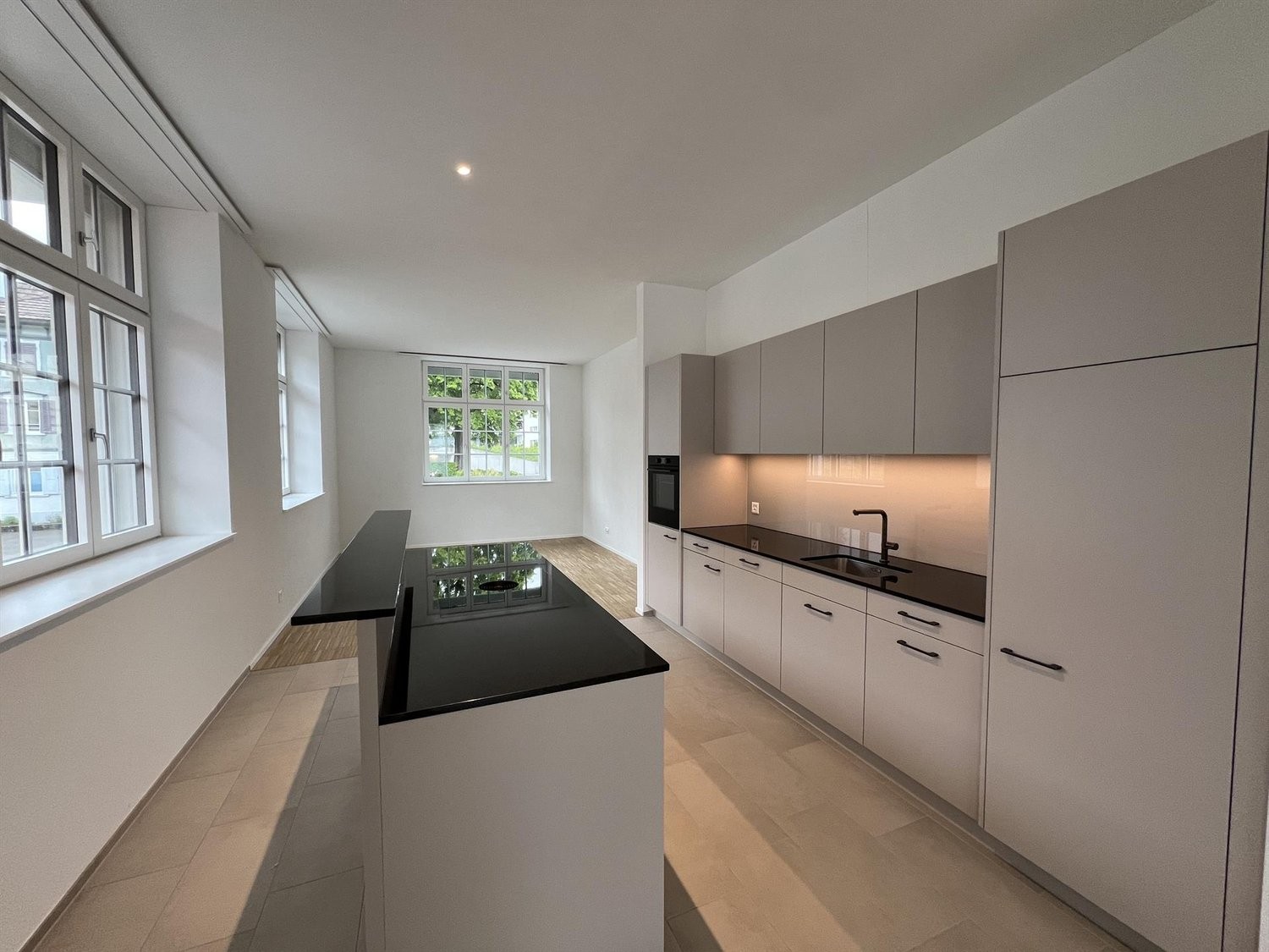 Appartement de 4 ½ pièces

Spacieux appartement de 4.5 pièces dans un immeuble neuf - première occupation dans un emplacement central à Neu St. Johann

Au Toggenburgerstrasse 13 à Neu St. Johann, nous louons avec effet immédiat un appartement attractif de 4.5 pièces au 1er étage d'un immeuble collec