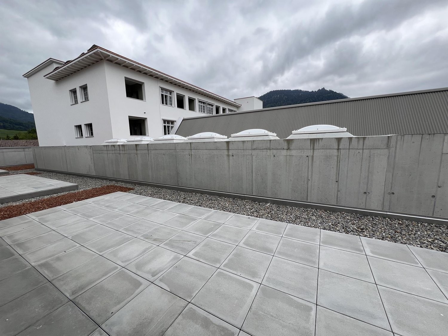 Appartement de 4 ½ pièces

Spacieux appartement de 4.5 pièces dans un immeuble neuf - première occupation dans un emplacement central à Neu St. Johann

Au Toggenburgerstrasse 13 à Neu St. Johann, nous louons avec effet immédiat un appartement attractif de 4.5 pièces au 1er étage d'un immeuble collec