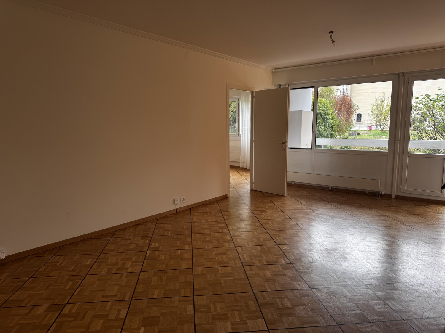5 rooms apartment