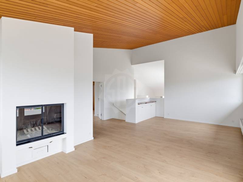 10 rooms single house