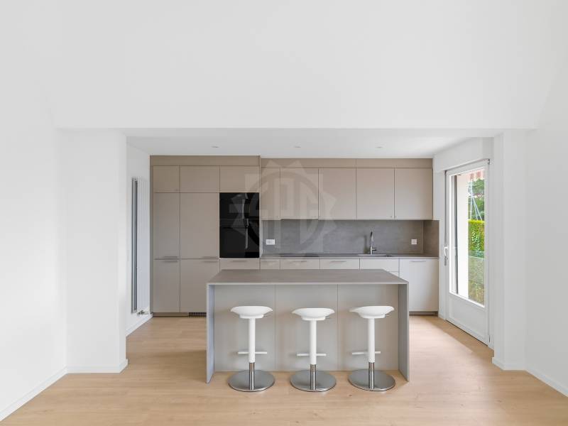 10 rooms single house