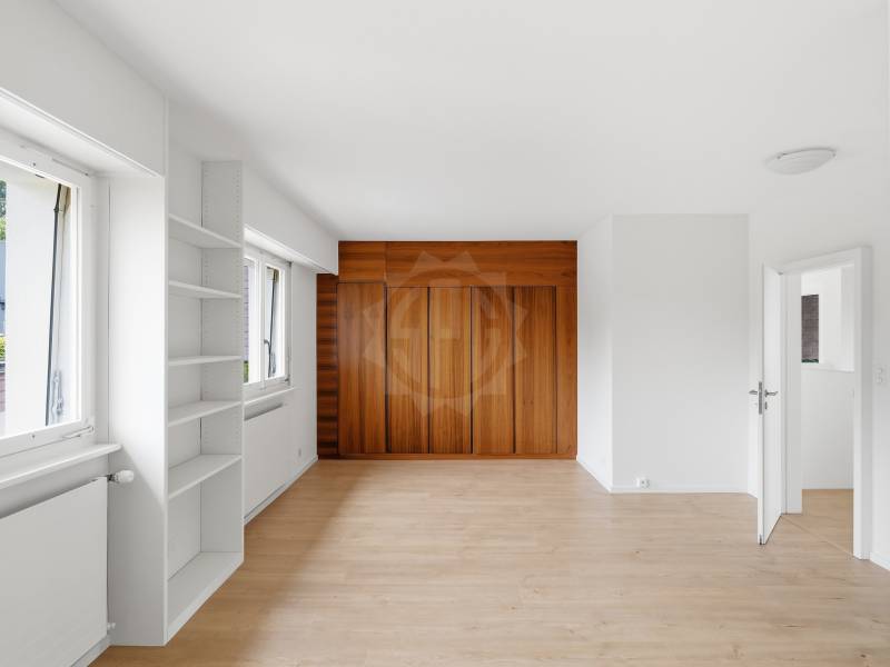 10 rooms single house