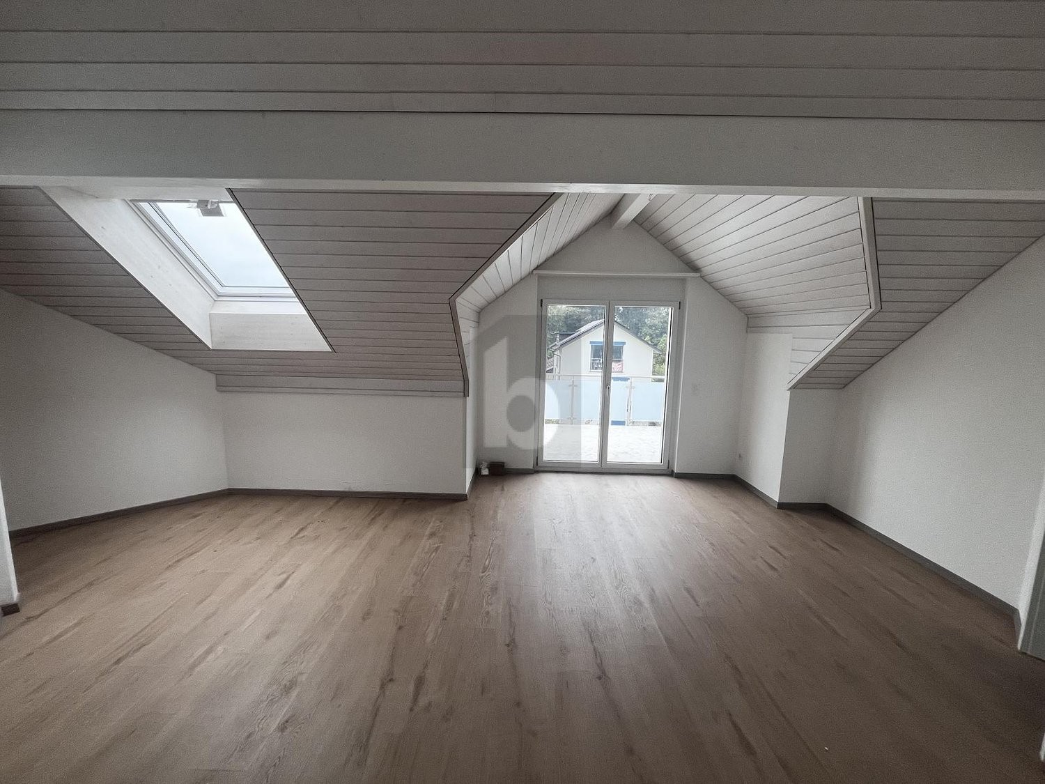Appartement mansardé de 3 ½ pièces, photo 2 sur 4